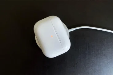 علت چشمک زدن ایرپاد هنگام شارژ