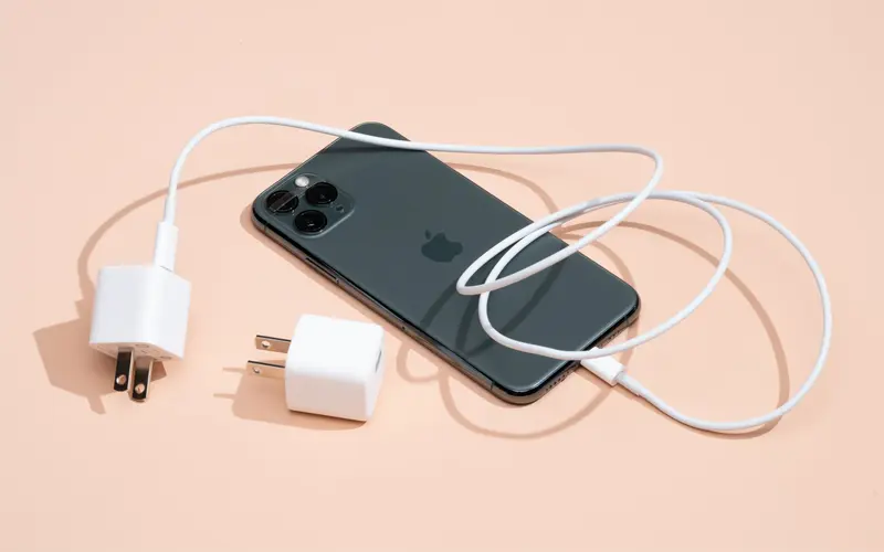 چه شارژری برای آیفون بخرم