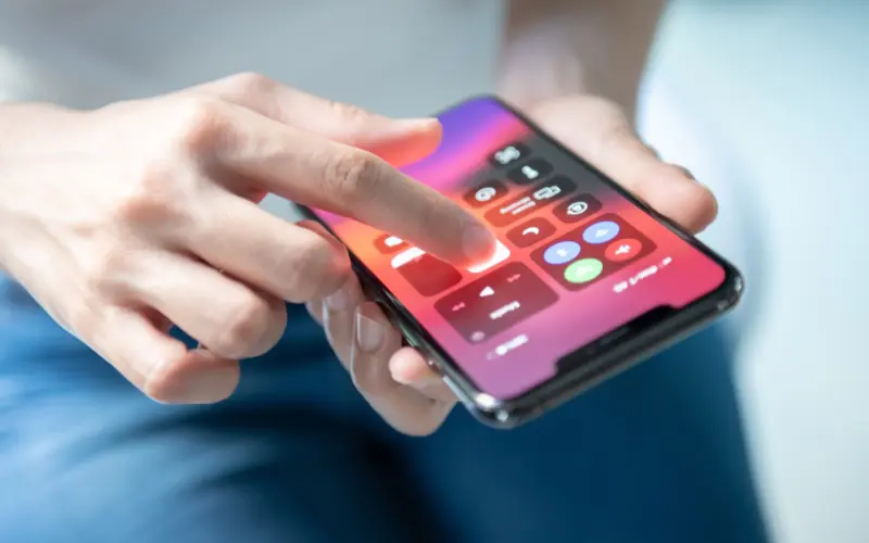 خاموش شدن ناگهانی گوشی آیفون